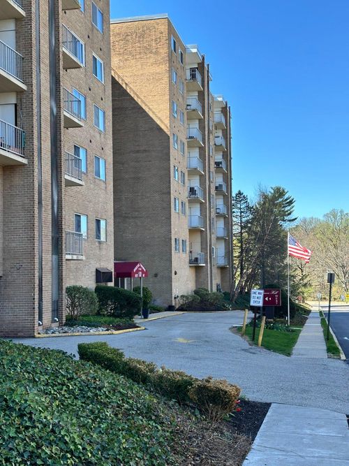 409w-100 West Ave, JENKINTOWN, PA, 19046-2625 | Card Image