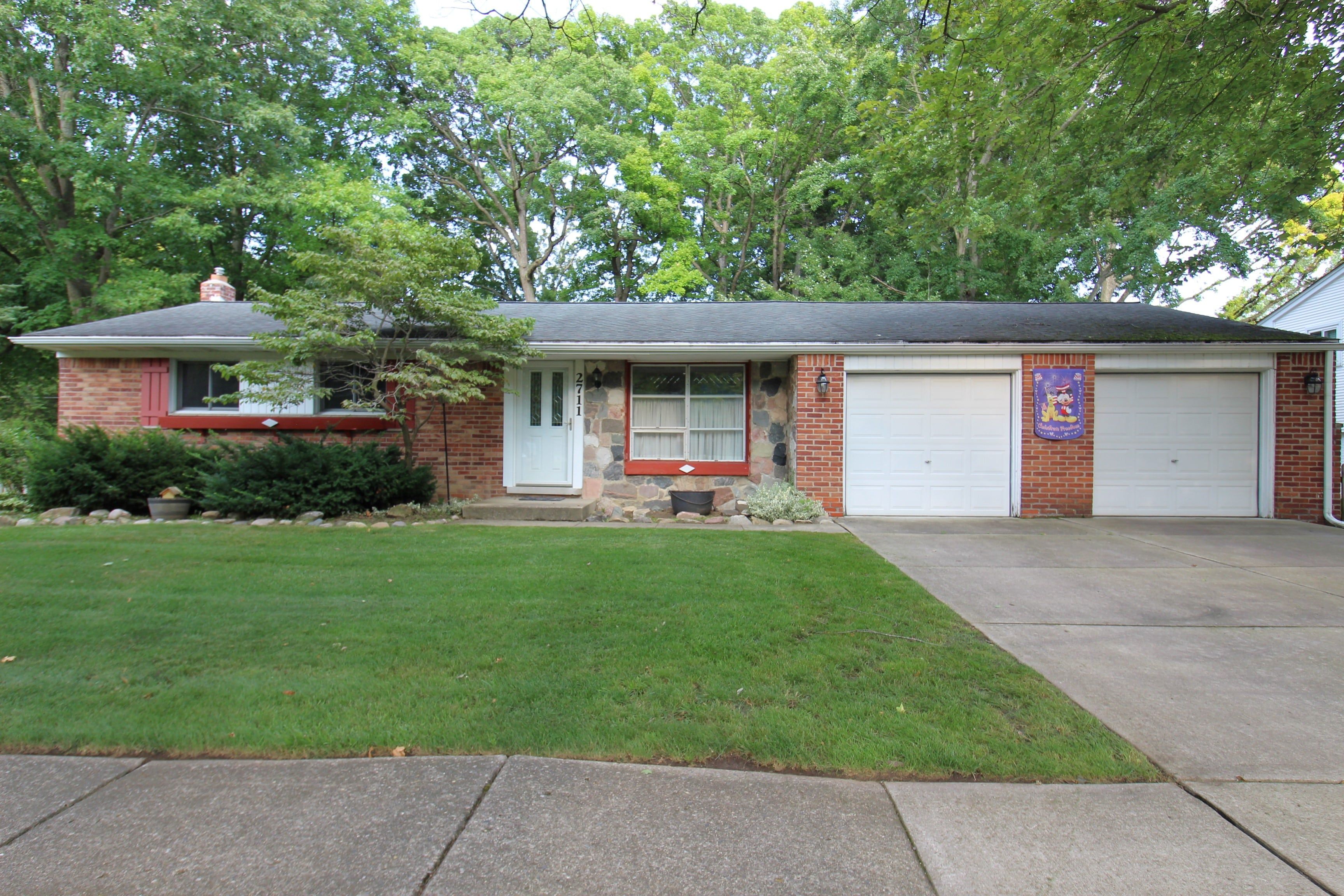 Red Arrow Dr, Commerce Township, MI 48382