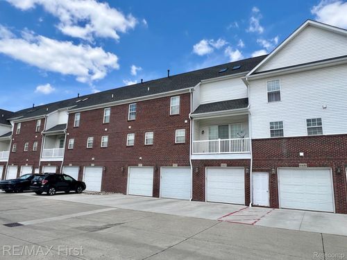 56-8425 Towne Center Cir S, Warren, MI, 48093-5278 | Card Image