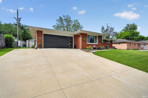 1024 E Eckman Street, South Bend, IN, 46614-1359 | Card Image