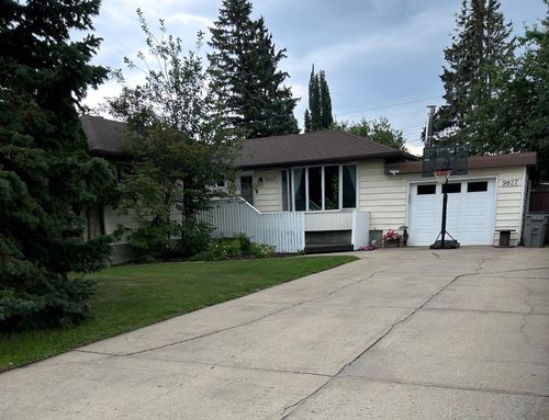 9827 105 Ave, Grande Prairie, AB, T8V1G7 | Card Image