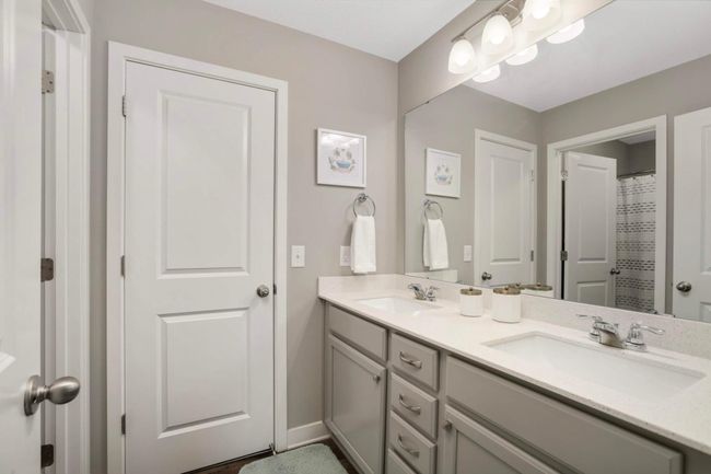 Jack & Jill bath | Image 21