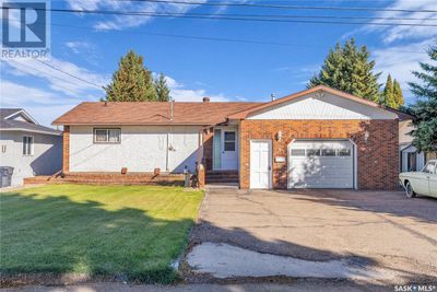 132 1 St Ave W, House other with 4 bedrooms, 3 bathrooms and null parking in Battleford SK | Image 1