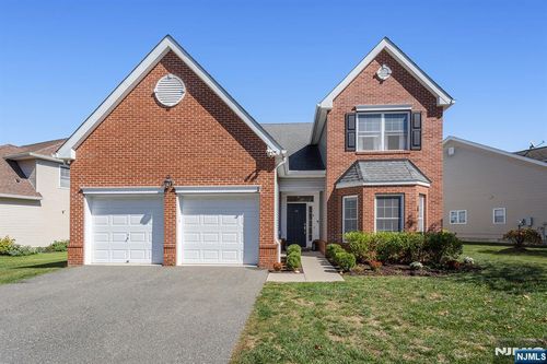 24 Bluffs Ct, Hamburg, NJ, 07419-1525 | Card Image