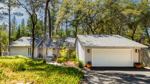 19007 Chickadee Court, Penn Valley, CA, 95946 | Card Image