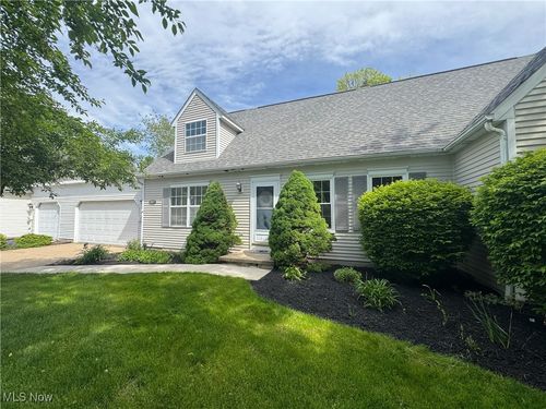 3327 Brookpoint Ln, Cuyahoga Falls, OH, 44223-3344 | Card Image