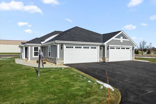 1001-504 Hunter Oaks Boulevard, WATERTOWN, WI, 53094 | Card Image