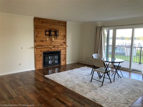 3436 Adams Shore Dr, Waterford, MI, 48329-4202 | Card Image