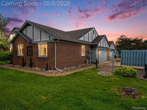 40-15596 Huntcliff Dr, Macomb, MI, 48044-3850 | Card Image