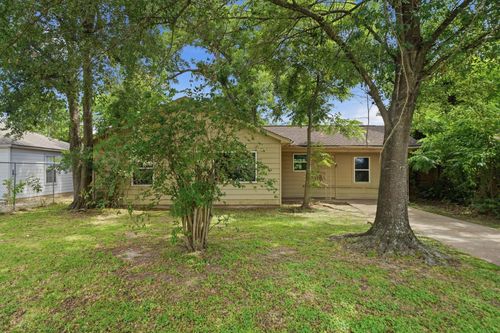 7538 Bywood St, Houston, TX, 77028-2402 | Card Image