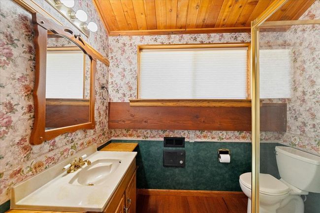 Upstairs full bathroom | Image 48