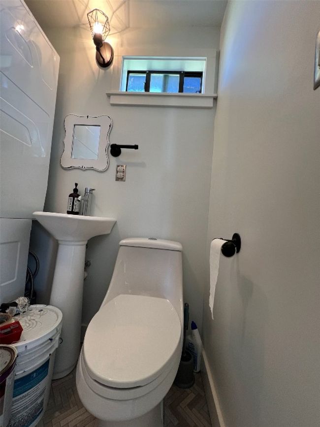 Half bath/utility room | Image 12