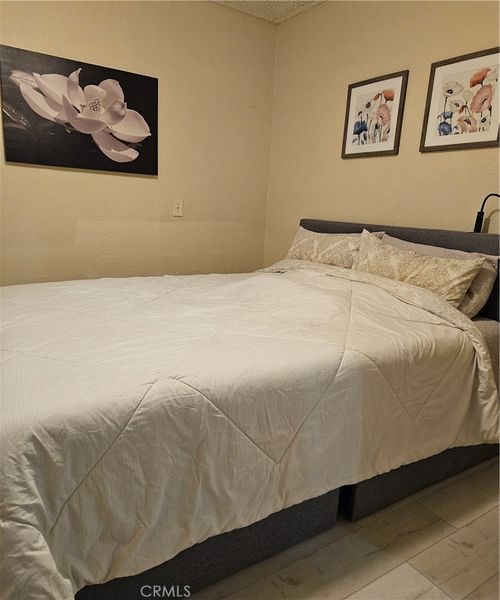 f-306 E Chestnut Ave, Santa Ana, CA, 92701-5752 | Card Image