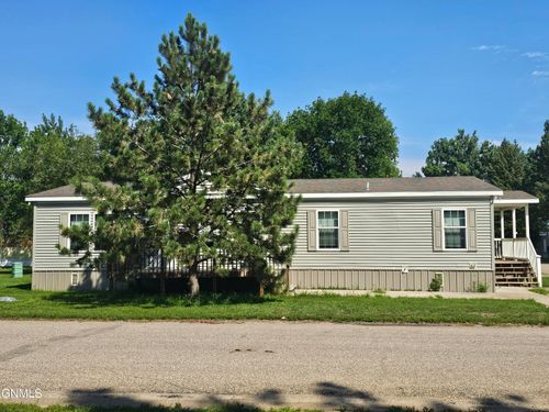 62-2600 University Avenue, Williston, ND, 58801 | Card Image