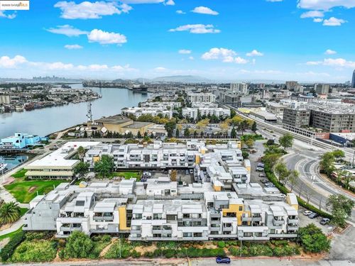 apt-153-3 Embarcadero W, Oakland, CA, 94607-4525 | Card Image