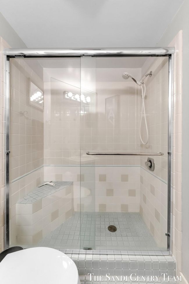 UNIT-21 - 810 S Harbor Dr, Condo with 3 bedrooms, 3 bathrooms and null parking in Grand Haven MI | Image 44