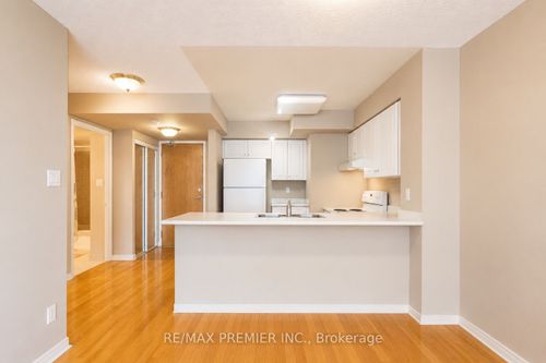 504-19 Northern Heights Dr, Richmond Hill, ON, L4B4M4 | Card Image