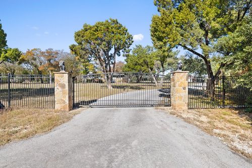 200 Mesa Oaks, Leander, TX, 78641-8936 | Card Image