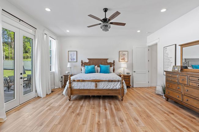 Double doors with yard access. | Image 20