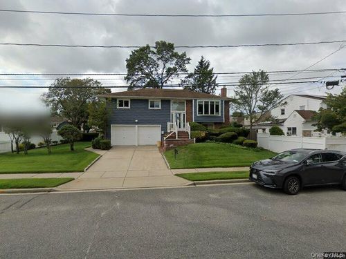 15 6th Ave, Farmingdale, NY, 11735-5727 | Card Image