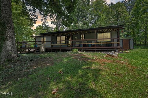 151 Horseshoe Dr, Johnson City, TN, 37601-5305 | Card Image