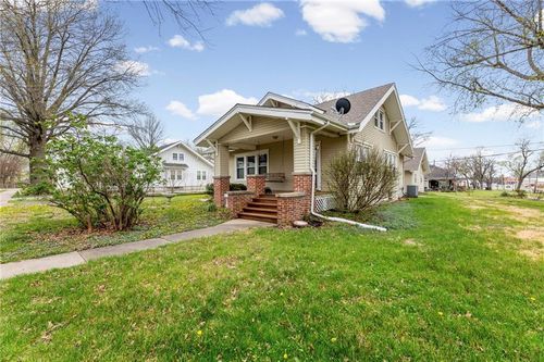 602 Oak St, Wellsville, KS, 66092-8828 | Card Image