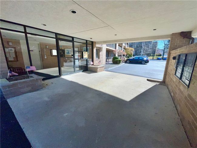 Covered entrance with mailboxes | Image 28