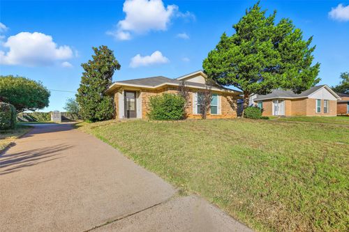 5418 Wild West Dr, Arlington, TX, 76017-2031 | Card Image