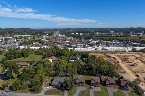 216 Caton Rd, Sevierville, TN, 37862-7002 | Card Image