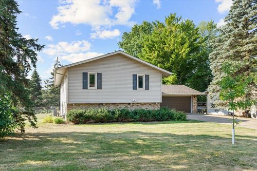 7901 37th Ave N, New Hope, MN, 55427-1101 | Card Image