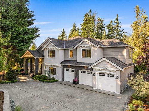 5207 Isola Pl Nw, Issaquah, WA, 98027-7847 | Card Image