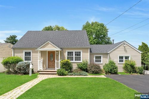 12 Robinson Dr, Woodland Park, NJ, 07424-2929 | Card Image
