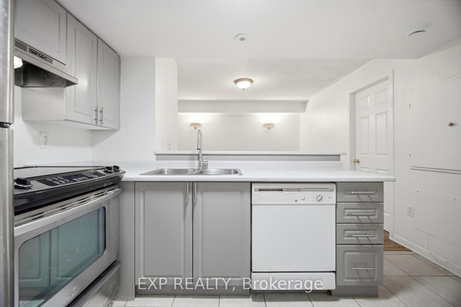 Residential Lease in Toronto E11 4