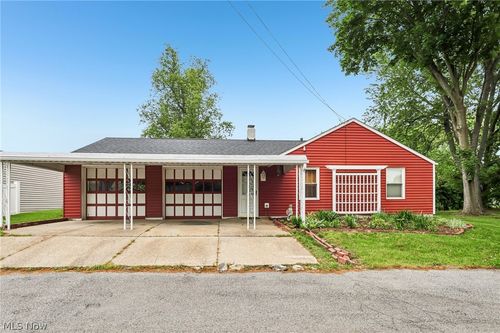686 Portage Lakes Dr, Coventry Township, OH, 44319-1527 | Card Image