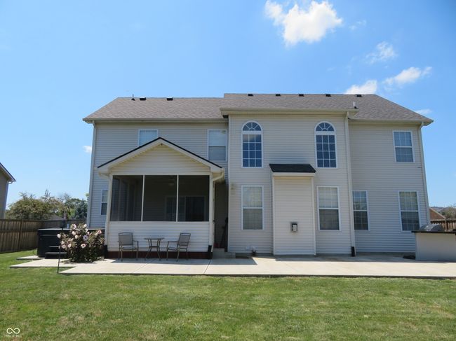 Check out the window package....alot of light making this home bright and cheery. | Image 9