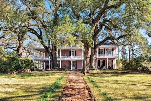 801 Washington St, Natchez, MS, 39120-3565 | Card Image