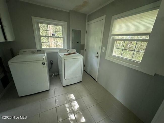 Laundry Room | Image 13