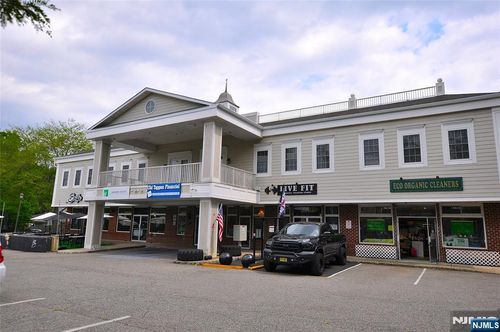 183 Old Tappan Rd, Old Tappan, NJ, 07675-7088 | Card Image