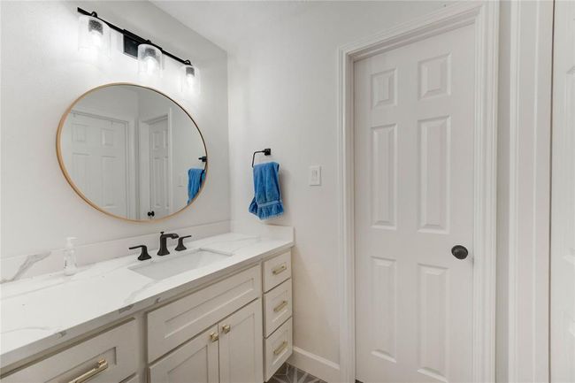 Jack and Jill Bathroom Sink | Image 26