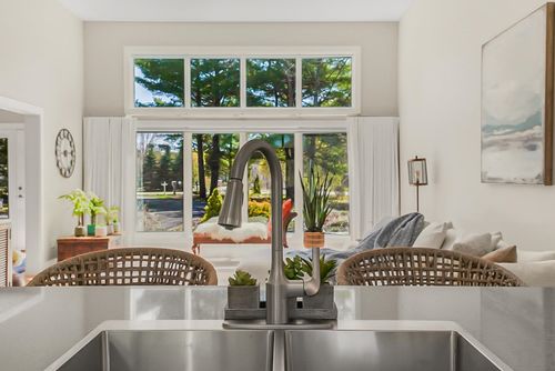 b-8906-B Manhattan N, Traverse City, MI, 49685-9614 | Card Image