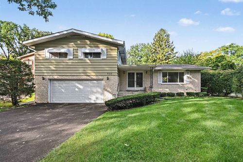 940 Ridgeland Ave, Mundelein, IL, 60060-1335 | Card Image