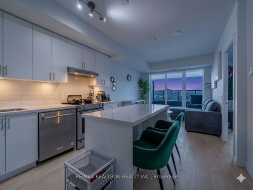 230-8960 Jane St, Concord, ON, L4K2M9 | Card Image