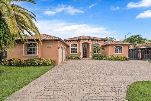 194 W 39th Pl, Hialeah, FL, 33012-4428 | Card Image