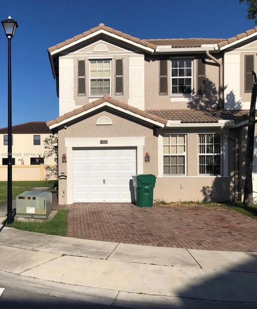 11823 Sw 152nd Ct, Miami, FL, 33196-6817 | Card Image