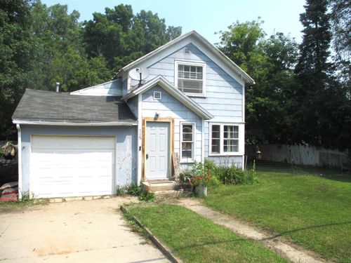 115 E Park St, Montello, WI, 53949-9477 | Card Image