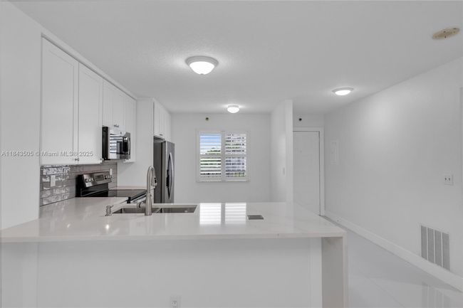 APT-503 - 2217 Cypress Island Dr, Condo with 2 bedrooms, 2 bathrooms and null parking in Pompano Beach FL | Image 6