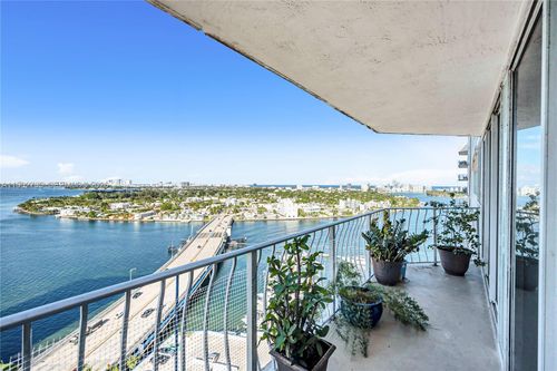 2412-7601 E Treasure Dr, North Bay Village, FL, 33141-4371 | Card Image