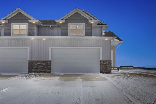 2411 Bluegrass St, Marion, IA, 52302 | Card Image