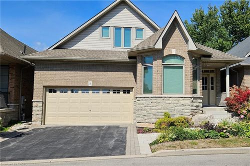 8-2141 Caroline St, Burlington, ON, L7R1L7 | Card Image