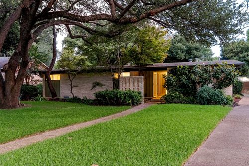 10226 Vinemont St, Dallas, TX, 75218-2254 | Card Image